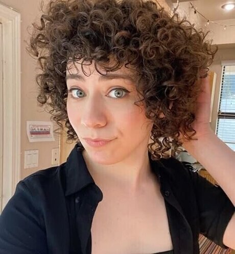 Julia Kaye pretty actress gallery