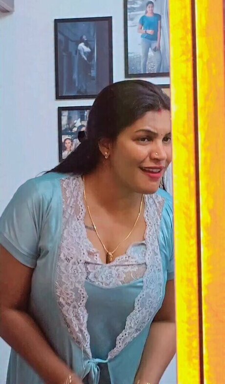 Reshma Cr pretty actress gallery
