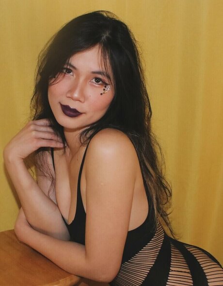 Bessy Q model hot image