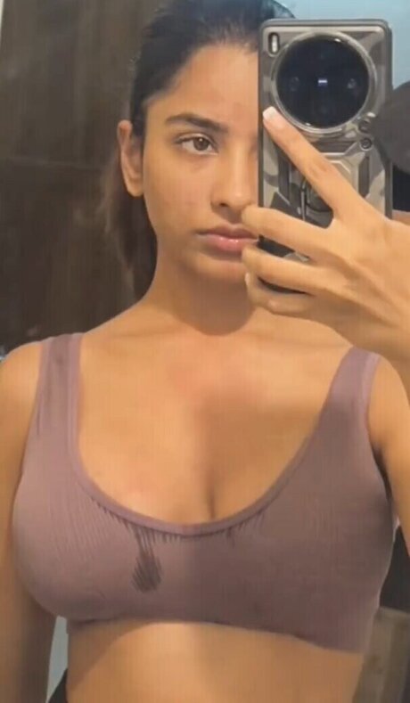 Aurora Sinclair beautiful model photo