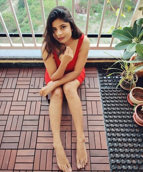 Tulika Snehil model hd pic