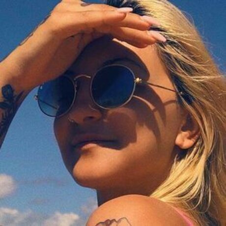 Julia Michaels pretty model pics