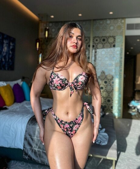 Soniya Singh Khatri model pictures