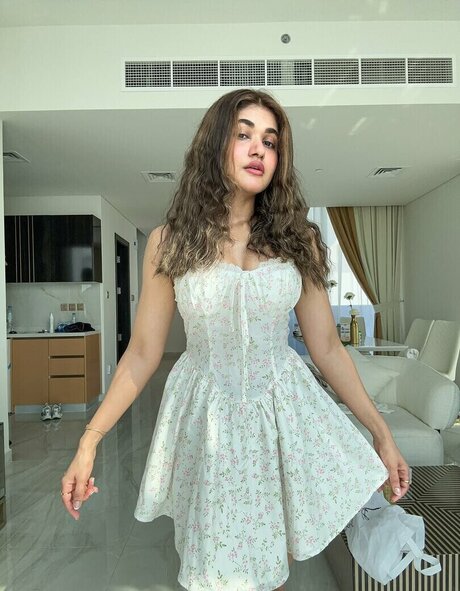 Soniya Singh Khatri model sexy pictures