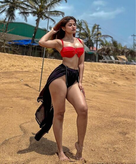 Soniya Singh Khatri perfect model pics
