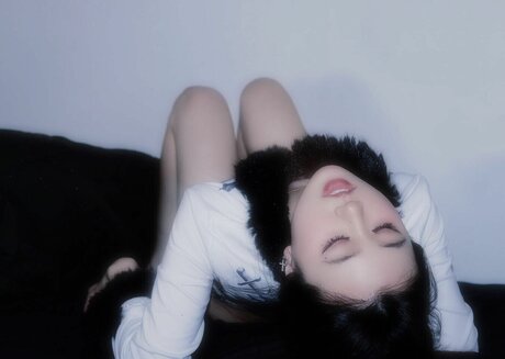 Lo3tus model sexy pictures