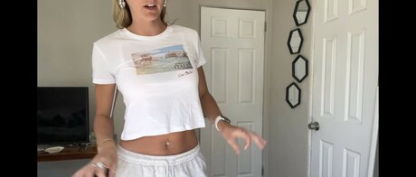 Beez ASMR sex actress photos