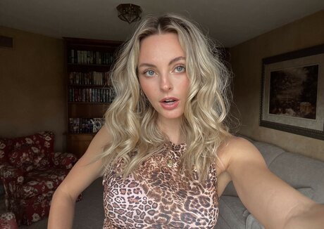 Beez ASMR pornstar hd picture