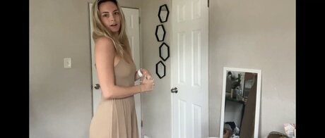 Beez ASMR top model photo