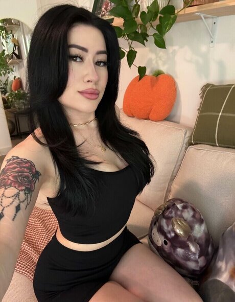 SamanthaKronos model pornographic pic