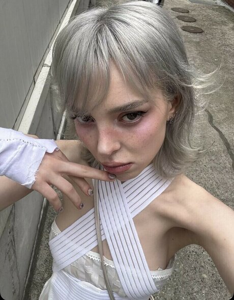 Sophie Powers naked actress gallery