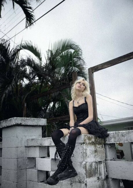 Sophie Powers model pretty pic