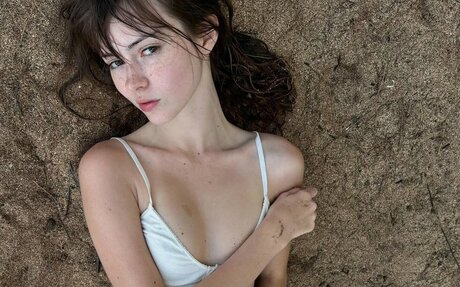 Sephira Lily Street pretty actress img