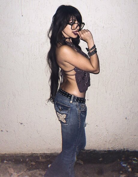 candiedgutts model hot image