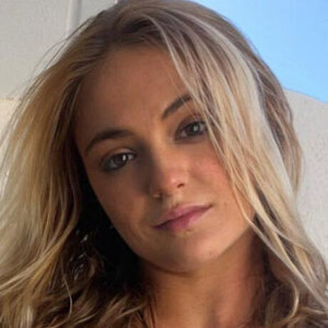 Lauryn Louise Davey hd model picture