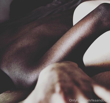Leah And Bear naked model img