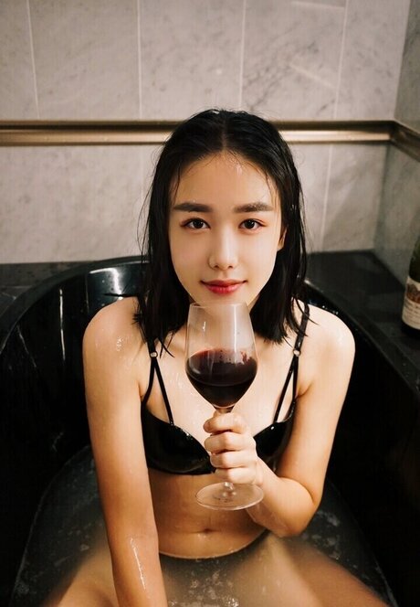Thea Lee hot star images