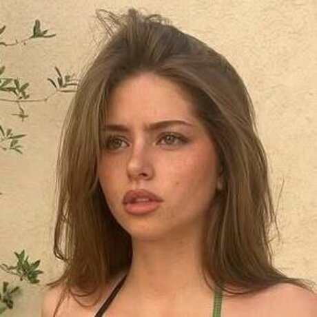 Itssluciaf model naked pic