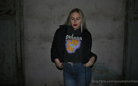 jassietailorfree high quality model photo