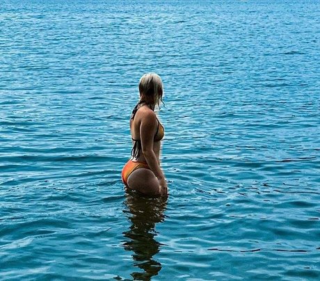Michaela Osoro hot actress galleries