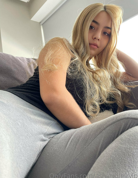 ashleybleirvip star nude picture