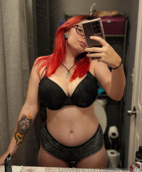 GabbySwears hd model img