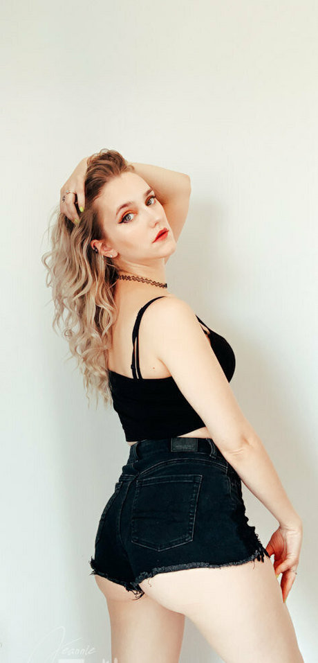 jeannietowndarkness pornographic model photos