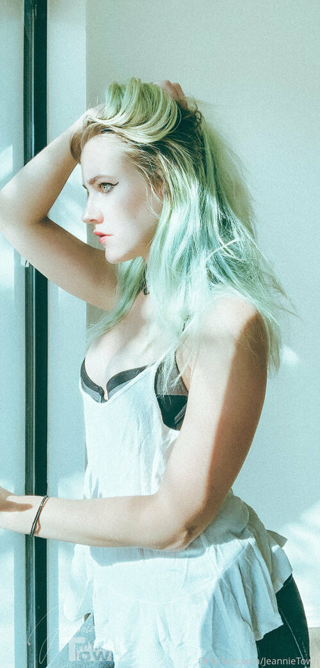 jeannietowndarkness star sexy photo