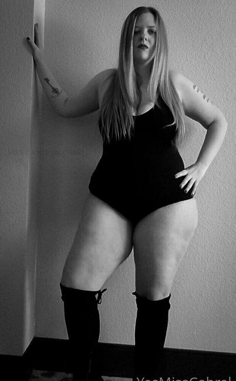 yesmisscabrel model high quality img