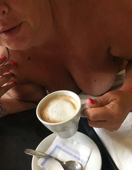 Lady Lara naked model archive