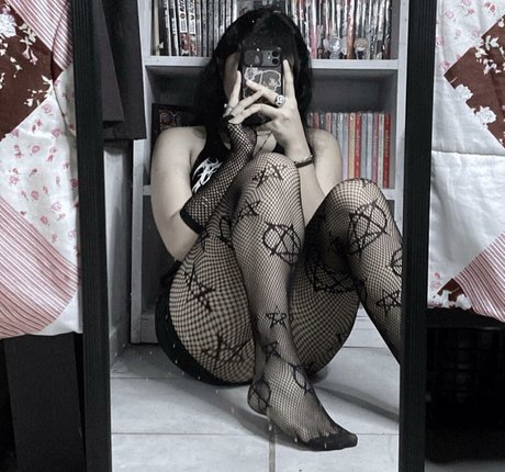 valeriaiscrying nice actress pictures