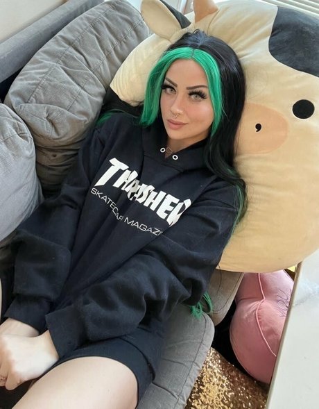 Poisynivy model pretty gallery