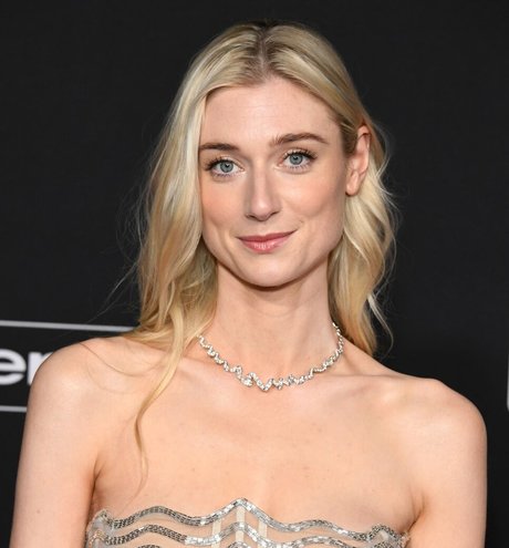 Elizabeth Debicki sexy star img