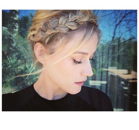 Olivia Taylor Dudley hot actress pic