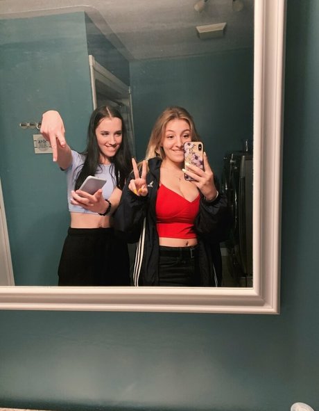 lesbian onlyfans nudes images