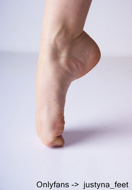 Justyna feet hd model pic