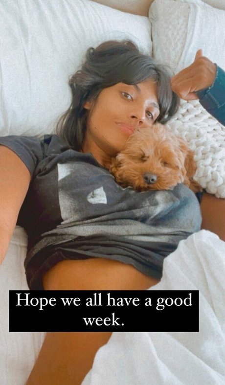 Jameela Jamil sexy model image