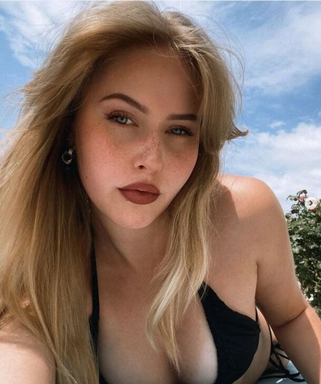 cirizzzle nudes actress photos