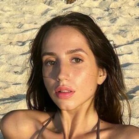 iuliagyrbu model naked image