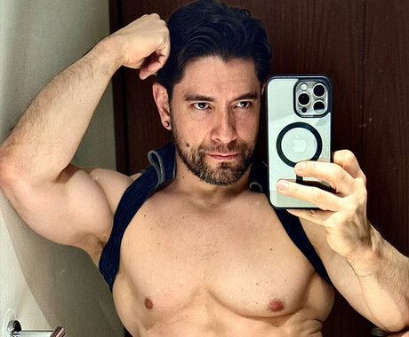 ZephyrM naked actress photo