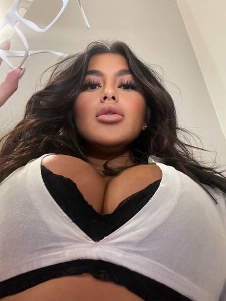 Juiicy Jade erotic model picture