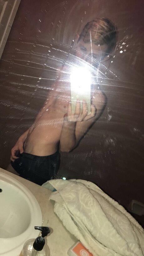 Xander and Ian nudes star image