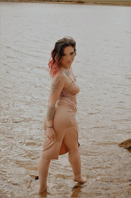 Playful Peach exclusive actress img