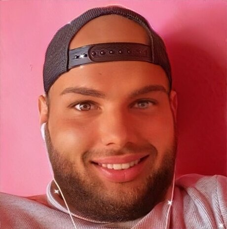Gabesz20 top profile image
