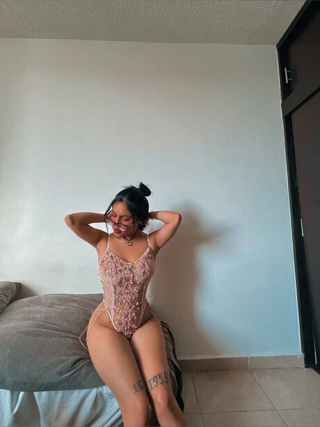 Absi model top pic