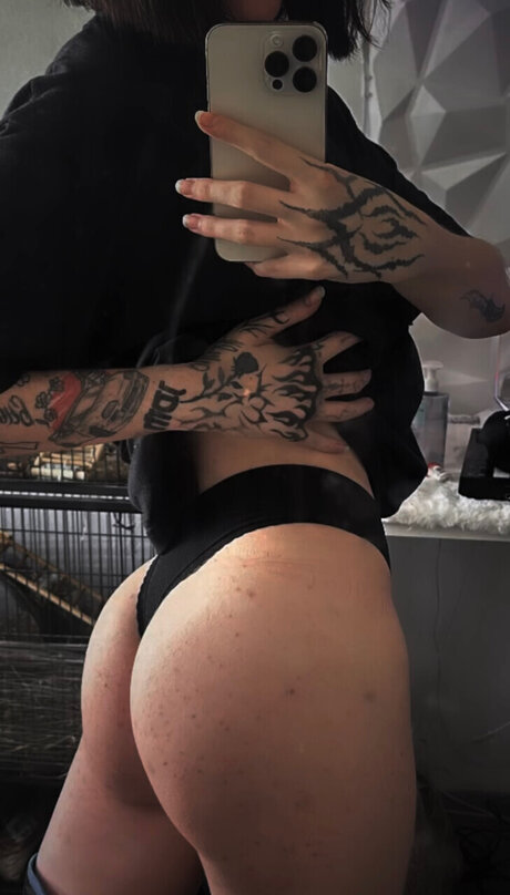 Tattoo woman model pornographic image