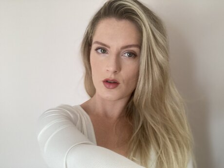 Goddess Scarlett sex star photo