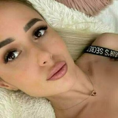 chloehoneyyy erotic model image