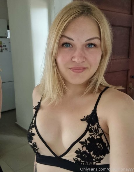 chloehoneyyy adult actress archive