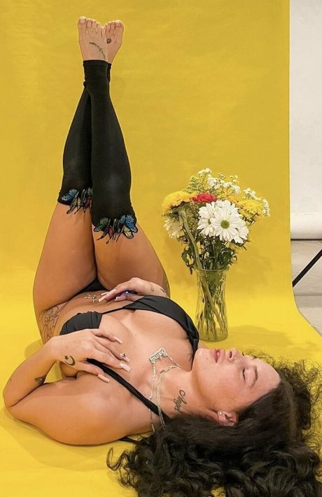 Sally Spice sexy pornstar gallery